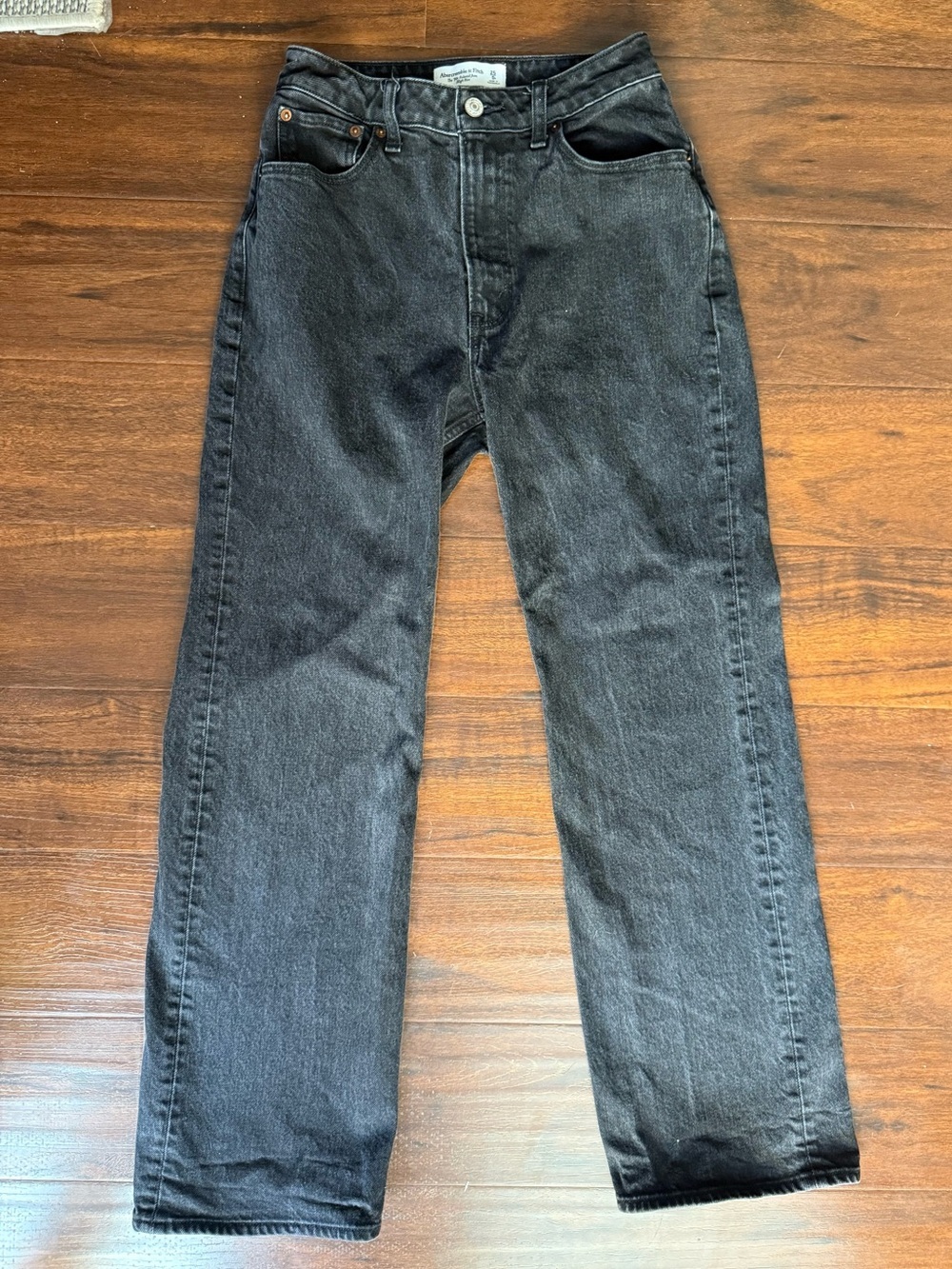 Abercrombie High Rise 90s Relaxed Jean size 0 Short Curve Love